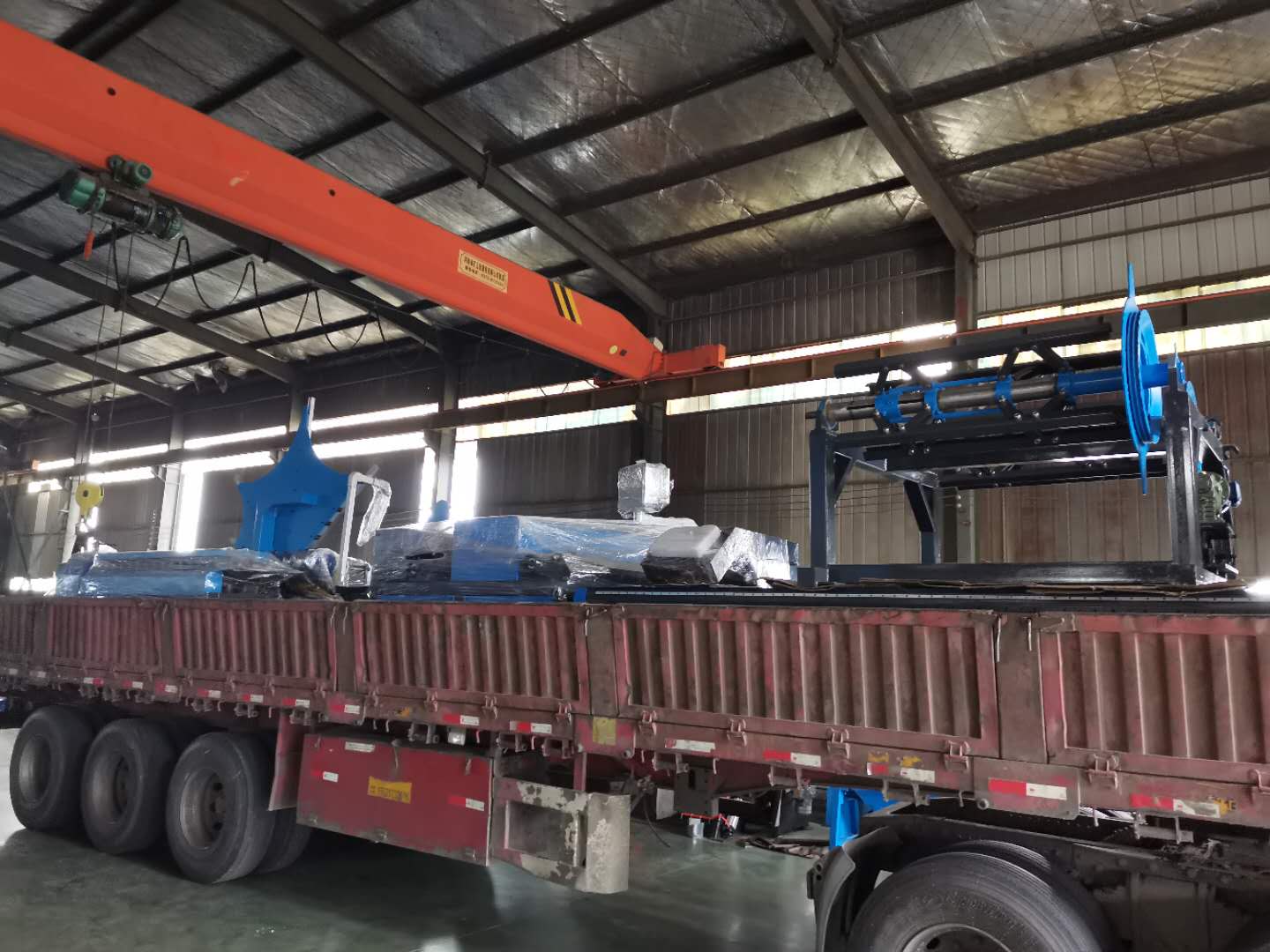 阜陽(yáng)何總訂購(gòu)螺旋風(fēng)管機(jī)，風(fēng)管生產(chǎn)二線(xiàn)全套設(shè)備